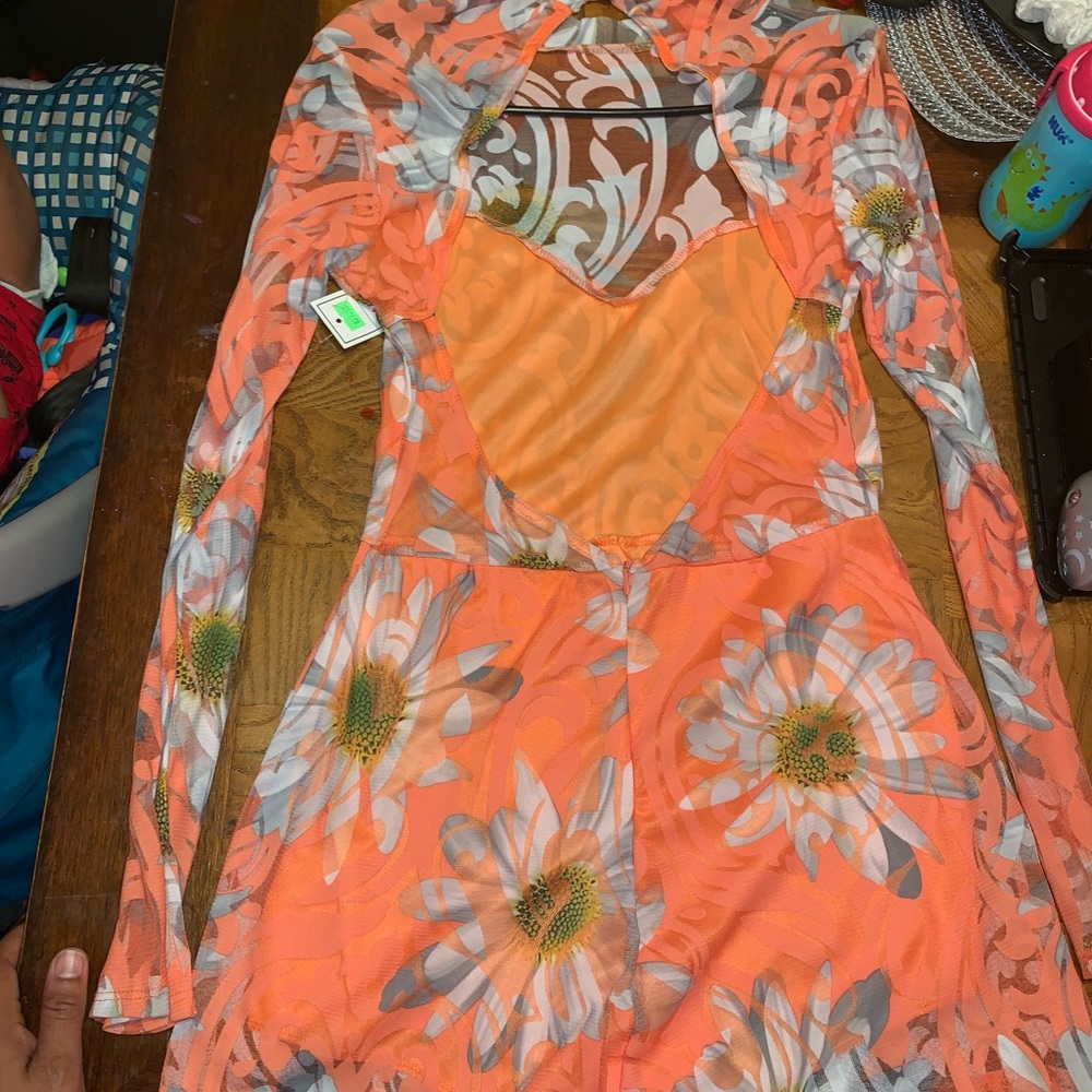 Flower detail romper size large brand new - Picture 2 of 4